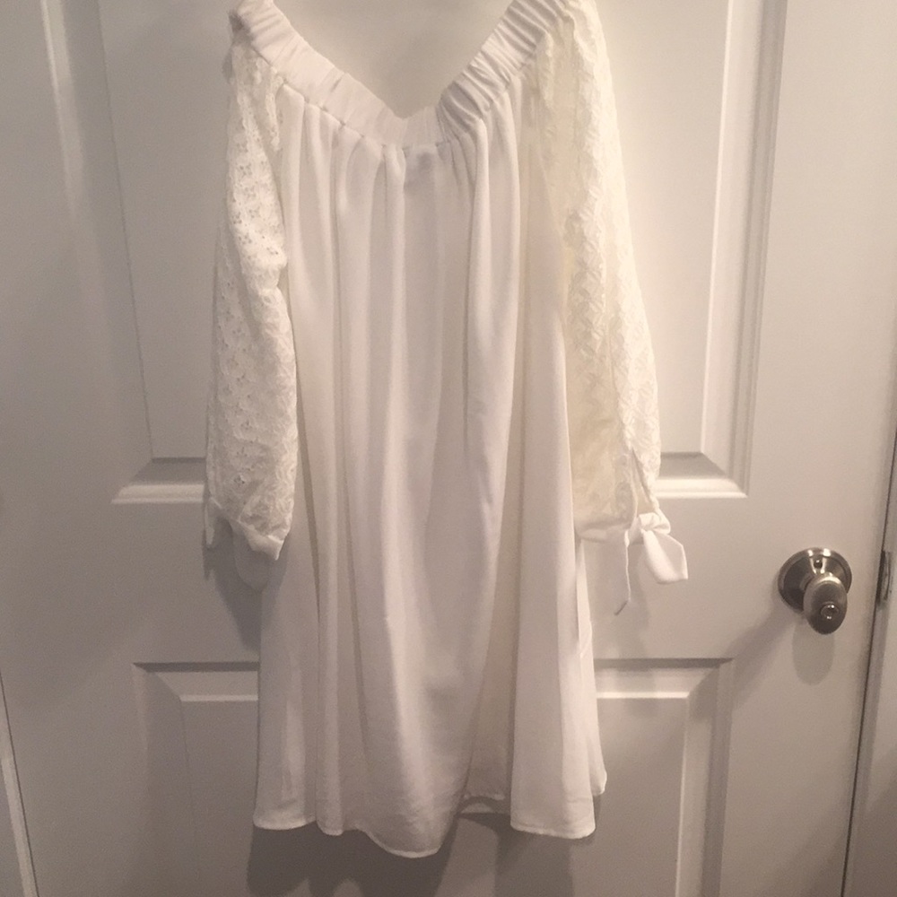 Off the shoulder Islet detail dress.